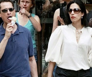 Anthony Weiner pregnant wife Huma Abedin