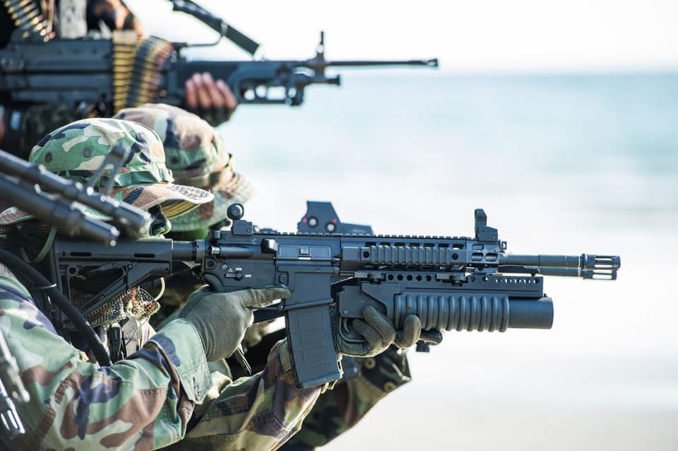 Soldiers carrying m16 guns in military combat